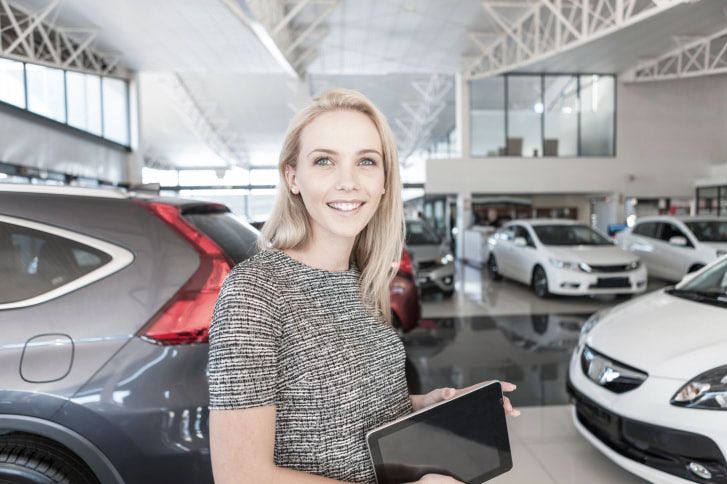 woman-buying-a-new-car
